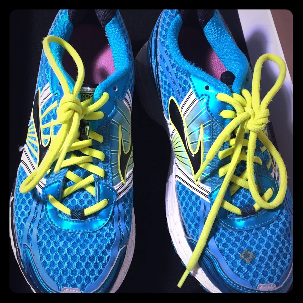 BROOKS RUNNING SNEAKERS DNA